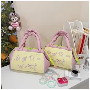 Süße Kosmetiktasche in Pastellfarben mit Cartoon-Stickerei und robusten Griffen