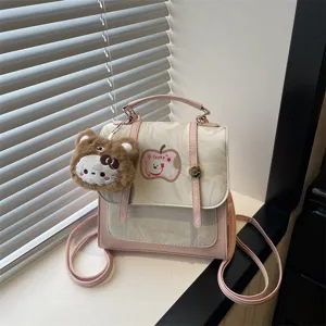 Zaino rosa con motivo marmoreo, ciondolo a forma di orso di peluche e tracolla
