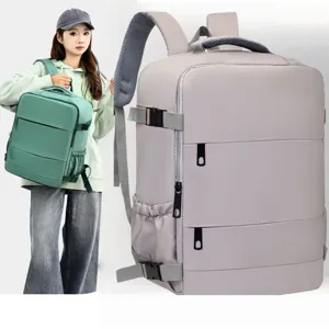 Sac à dos de voyage grande capacité en vert menthe et gris avec sangles réglables.