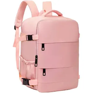 Vue latérale du sac à dos de voyage rose à grande capacité avec plusieurs compartiments zippés