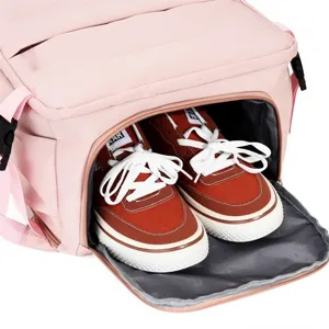 Grand sac à dos de voyage rose avec compartiment à chaussures ouvert en bas