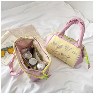 Süße Kosmetiktasche mit großem Fassungsvermögen, Innenfächern und Handgriff
