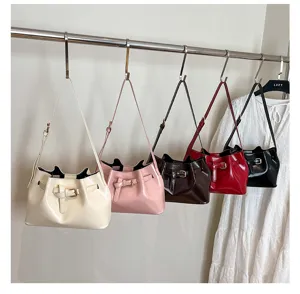 Verschillende kleuren stijlvolle Franse vintage onderarm emmertassen met luxe riemgesp