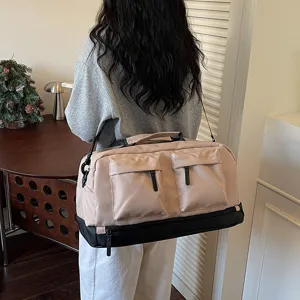 Grande borsa da viaggio capiente con doppie tasche frontali e scomparto scarpe.