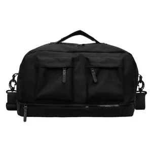 Borsa da viaggio nera con grande capacita, tasche anteriori e comparto umido asciutto.