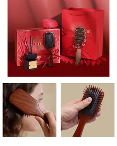 Coffret cadeau brosse à cheveux en bois avec peigne de massage et boîte rouge pour mariage.