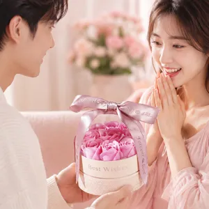Boite cadeau romantique de roses en savon rose pour la Saint-Valentin, surprise pour amie.