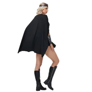 Conjunto de disfraz de guerrero romano espartano de Halloween con capa negra y botas.