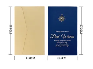 Dettaglio dell'elegante biglietto d'auguri blu fatto a mano con busta e specifiche dimensionali