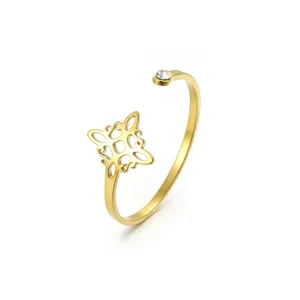 Anillo abierto de acero inoxidable dorado con nudo de bruja y circonita brillante