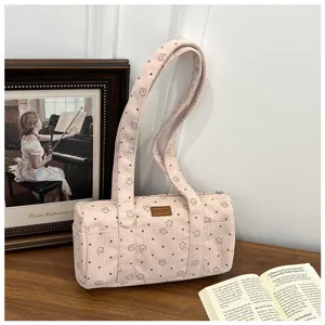 Vue détaillée d'un sac baril en velours côtelé rose avec motif étoiles et écusson SPORT