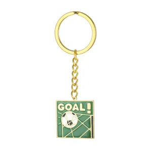 Gouden voetbal sleutelhanger met een groene goal hanger met een voetbal en tekst