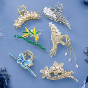 Elegantes pinzas para el pelo de metal con pedrería y perlas para peinados y regalos.