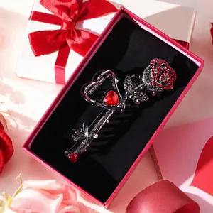 Molletta per capelli rosa con strass in confezione regalo foto prodotto principale alto