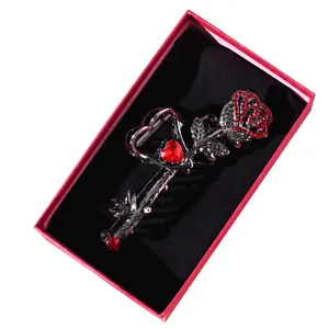 Molla per capelli a rosa in metallo stile coreano con strass rossi, elegante accessorio in scatola.