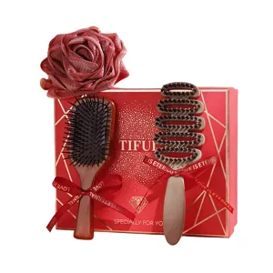 Coffret cadeau de mariage avec brosse à coussin en soie et peigne dans boîte rouge pour mariée.