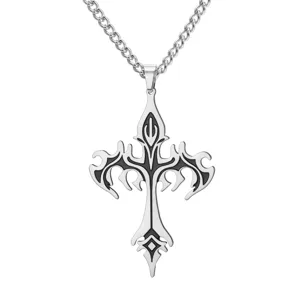Collier avec pendentif en croix gothique en acier inoxydable et détails en émail noir