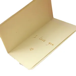 Pagina interna di biglietto d'auguri romantico con elegante scritta 'I love you' a mano