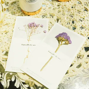Biglietti di ringraziamento con fiori secchi veri e citazioni poetiche inglesi