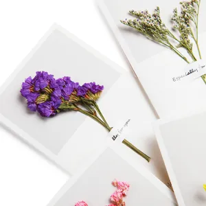 Biglietti d'auguri fatti a mano con veri fiori secchi e scritta Especially for you