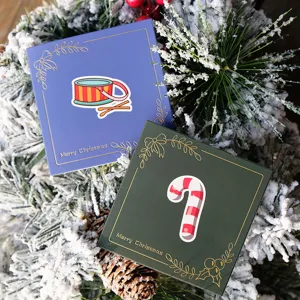 Set di mini biglietti di Natale quadrati festivi con dettagli in lamina d'oro e illustrazioni