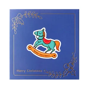 Elegante mini biglietto di auguri natalizio blu quadrato con cavallo a dondolo dorato