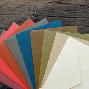 Set di buste colorate in carta speciale da 200g con lembi triangolari vintage