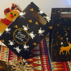 Bolsas de papel de regalo de Navidad con diseños de renos y flores para regalitos.
