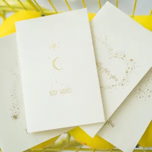 Elegante crèmekleurige wenskaarten met goudfolie ster- en maanpatronen en Best Wishes tekst
