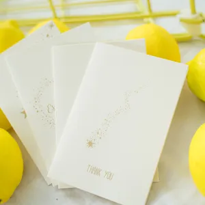 Elegante bedankkaart met goudfolie sterren voor wenskaarten en geschenksets
