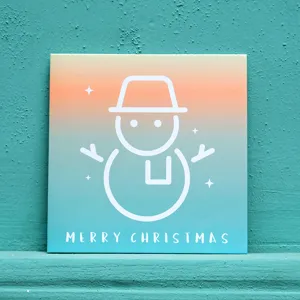 Mini biglietto di Natale quadrato con sfumatura colorata e design lineare di pupazzo di neve