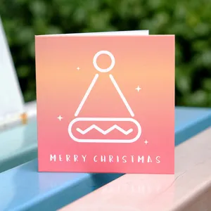 Biglietto di Natale quadrato con sfumatura colorata e cappello di Babbo Natale
