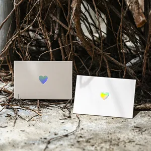 Piccole buste in carta perlata stile INS di alta qualità con dettaglio a cuore olografico