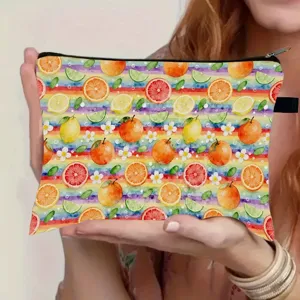 Astuccio di grande capacità con motivo a frutta fresca e strisce colorate arcobaleno.