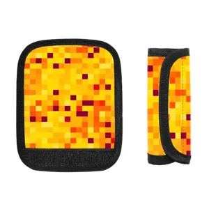 Gelber Koffergriffschutz mit Pixelmuster für komfortables Gepäckhandling