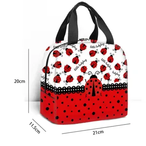 Dettaglio borsa termica con stampa coccinella che mostra dimensioni 21x20x11,5 cm