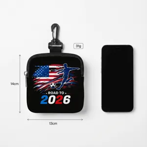 Vue détaillée montrant les dimensions et le poids de 31g de la pochette foot 2026