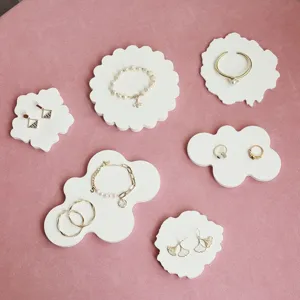 Vassoio Espositore per Gioielli in Gesso Minimalista Nordico Forma di Nuvola e Fiore Piatto di Conservazione Oggetti di Scena per Fotografia Desktop