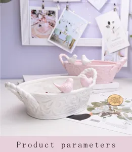 Gedetailleerd overzicht van keramische vogel mand opbergbak, decoratieve sieradenschaal.