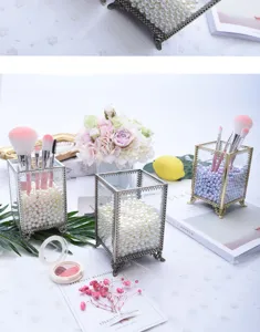 Portapennelli in vetro vintage con perle, organizzatore cosmetico da scrivania ottone.