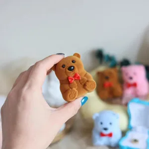 Süßer beflockter Bär Ringbox Cartoon Schmuck Aufbewahrungskoffer für Ohrringe Detail