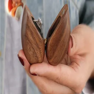 Solid walnut wood ring box creative heart shaped proposal jewelry storage holder wooden display