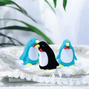 Boîte à bijoux flockée pingouin mignonne, vue détaillée coffret cadeau bague et boucles.