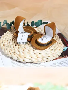 Creative cowboy hat ring box velvet jewelry storage organizer with multi-functional slots display.