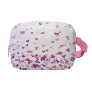 Weiße Bauchtasche mit buntem Herzmuster für Laufen und sportliche Outdoor-Aktivitäten