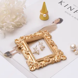 Cornice fotografica in resina bronzo vintage stile vittorioso per esposizione gioielli.