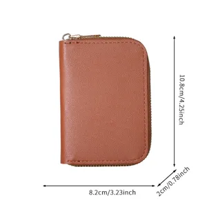 Petit porte-cartes en cuir marron de type accordéon avec dimensions 10,8x8,2x2 cm