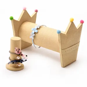 Supporto per cerchietto a corona con ponpon, organizer multifunzionale per gioielli e orologi da bambina.