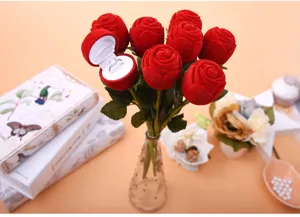 Boîte à bague rose en velours rouge coffret cadeau de fiançailles romantique bijou