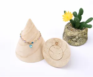 Massief houten conische armband display standaard detailweergave, natuurlijkenerfhouder.